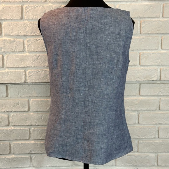 Sleeveless linen-like fabric top with side zipper and cute fold-detail neckline - Picture 10 of 12